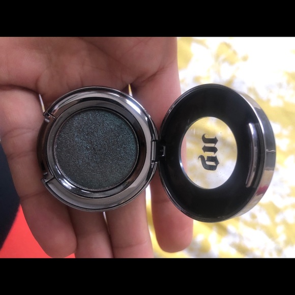 Urban Decay Beautiful Eye Shadow - free with purchase of $20 - Picture 3 of 4